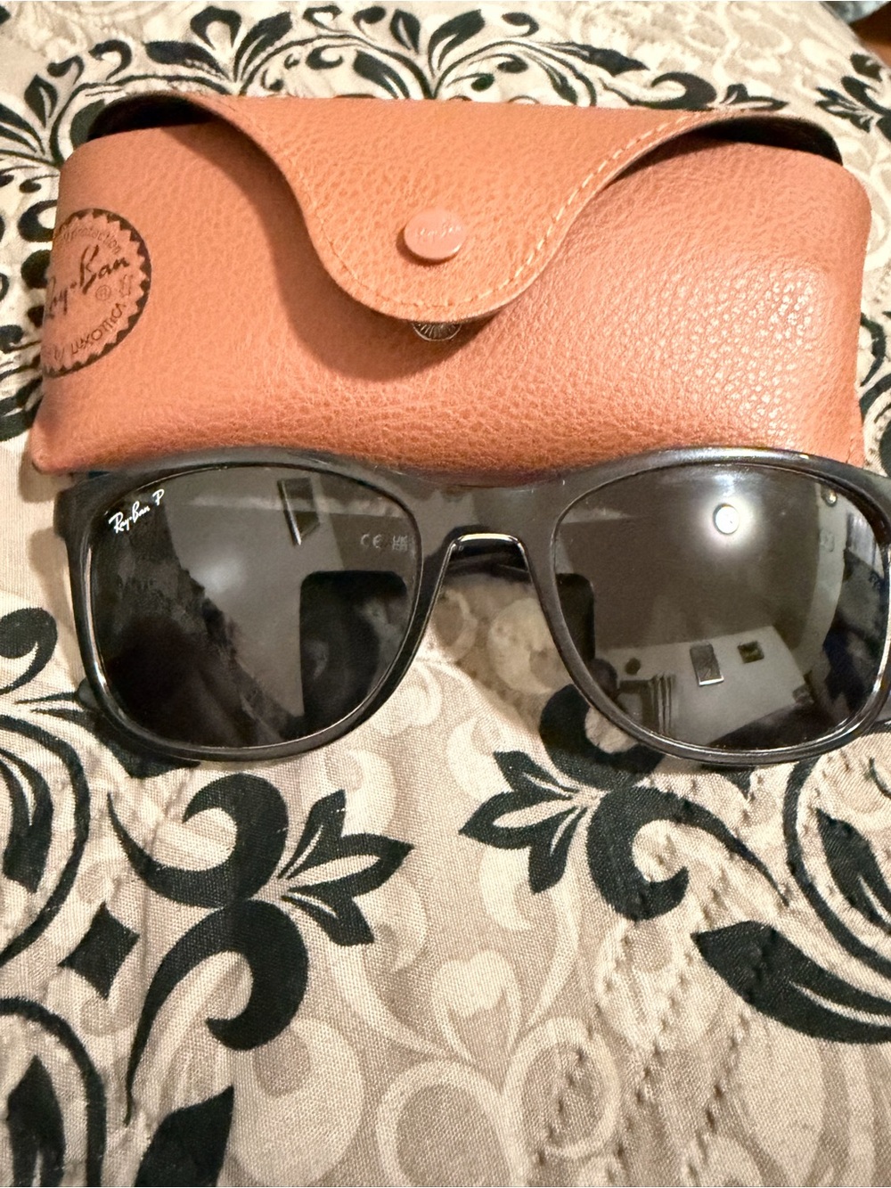 Unisex Ray-Ban Black Frame Sunglasses with Tan Case